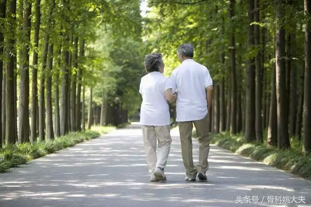 過量步行,會毀了膝蓋嗎?怎樣鍛鍊才健康?醫生告訴你答案