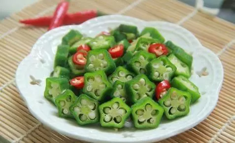 秋葵號稱「植物黃金」,營養師:說吃秋葵能抗癌,其實是騙人的