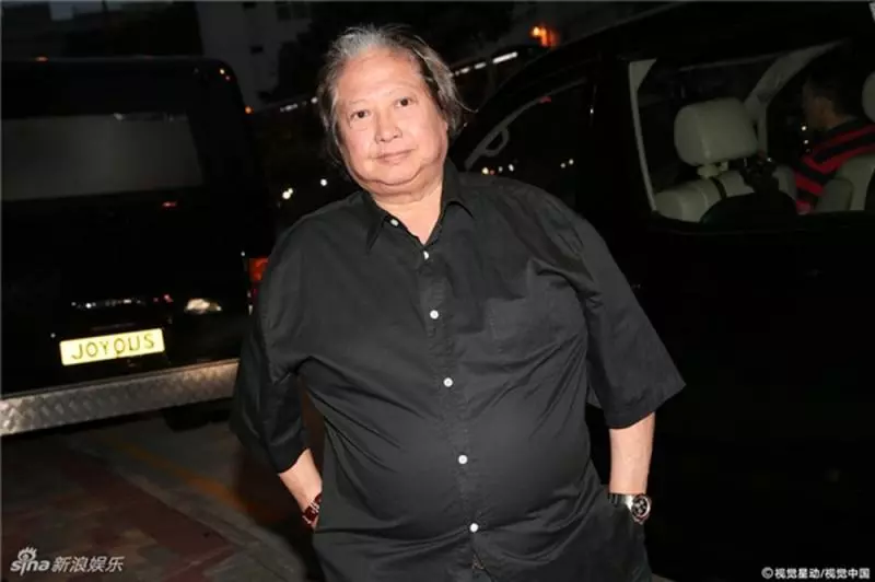 又一名人逝世,轟動港台娛樂圈洪金寶,劉德華帶傷攜妻含淚參加!