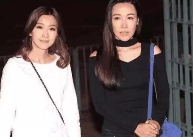 又一名人逝世,轟動港台娛樂圈洪金寶,劉德華帶傷攜妻含淚參加!
