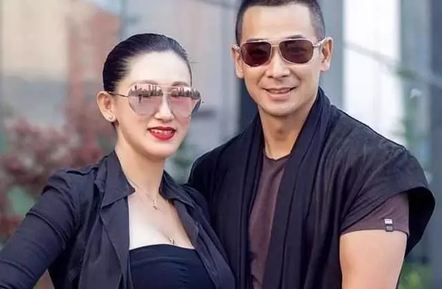 她嫁給大8歲丈夫,8年生了3胎,被丈夫獨寵15年,今成人生贏家!