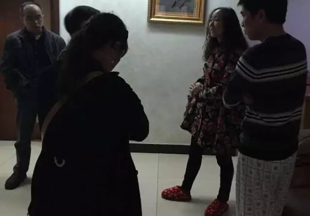 弟弟結婚父親讓我送套房,老公無意說番話,婆婆替我討回公道