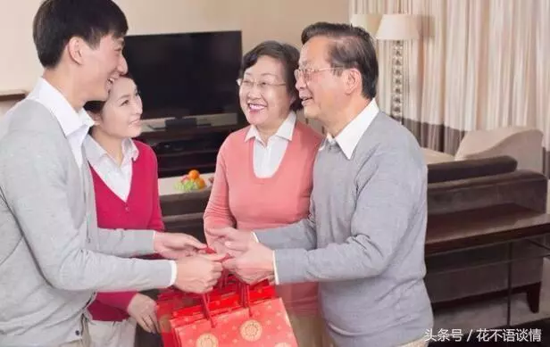 娘家房子拆遷,媽送我20萬,手機螢幕一亮,我笑著把錢送回去