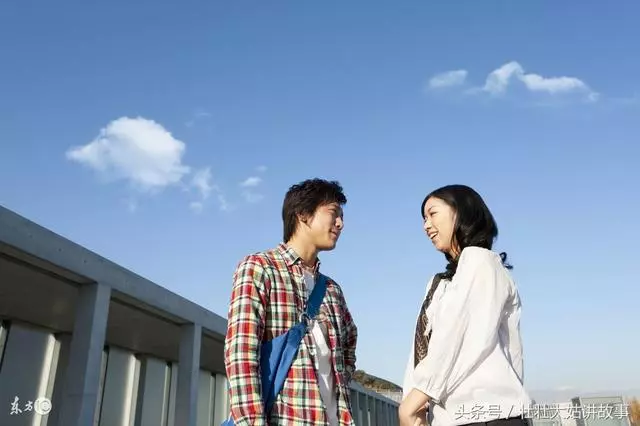 婆婆去世把遺產全給姑姐,突然手機螢幕一亮,我笑著再送20萬