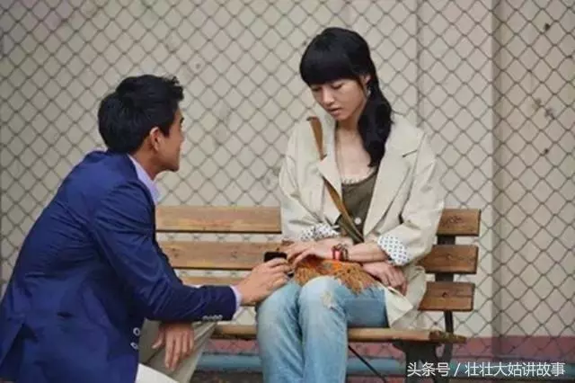 女孩偷偷領證結婚,父母說沒這個女兒,離婚那天來輛豪車她哭紅眼