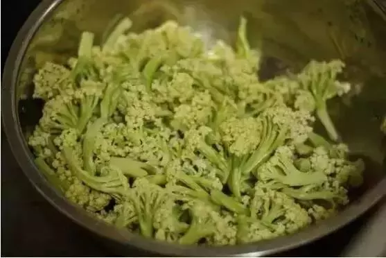 好吃到不行的花菜做法,回家馬上學起來!