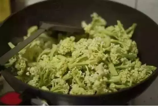 好吃到不行的花菜做法,回家馬上學起來!