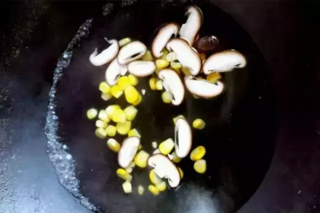 好吃到不行的花菜做法,回家馬上學起來!