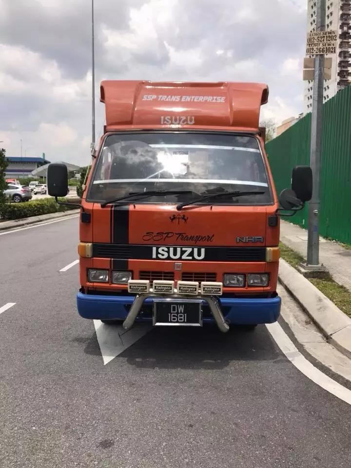 【租羅里開價150上貨後變900令吉】事主氣的報警 警察到場後直接把他們抓上車 原因笑死人 - Andy Lim