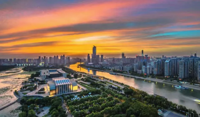 中國位置「最好」的城市,被長江一分為三,直航世界五大洲