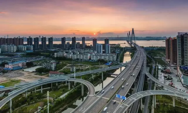 中國位置「最好」的城市,被長江一分為三,直航世界五大洲