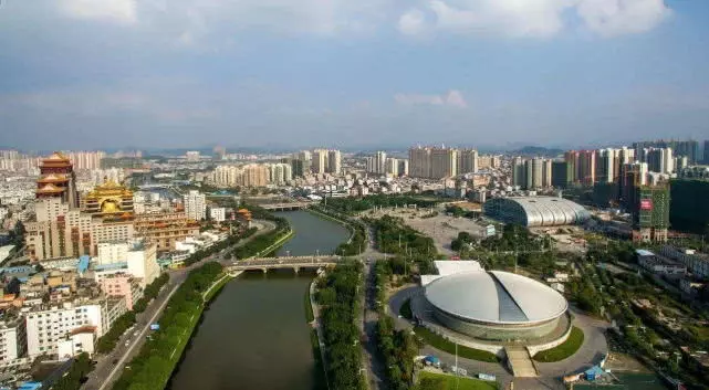 中國最慘城市:人口700萬卻僅有一座火車站,還被鄰城封出海口