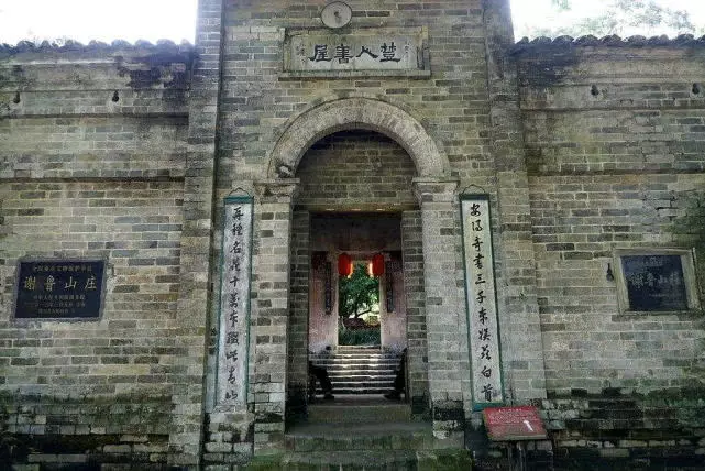 中國最慘城市:人口700萬卻僅有一座火車站,還被鄰城封出海口