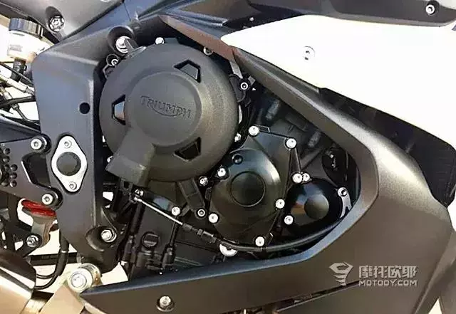 帝國餘暉:簡評凱旋Daytona675