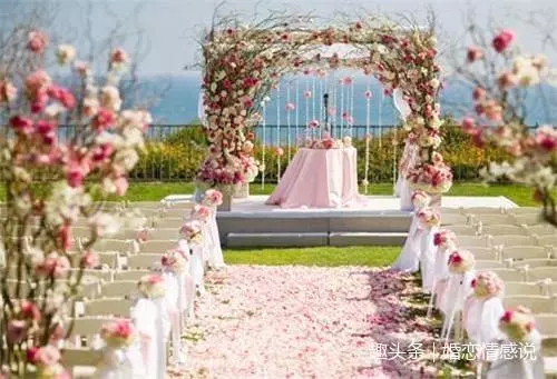 兒子結婚,失蹤多年的生母出現,繼母現場一番話,生母默默離開