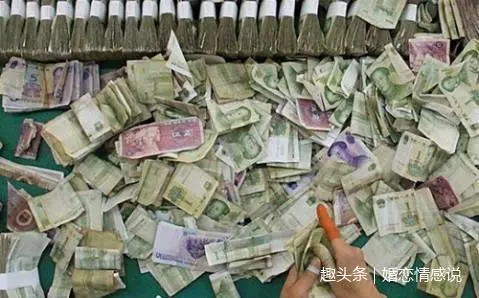 女兒考上大學,前岳母送來一袋土豆,老婆嫌棄要扔,打開一看傻了