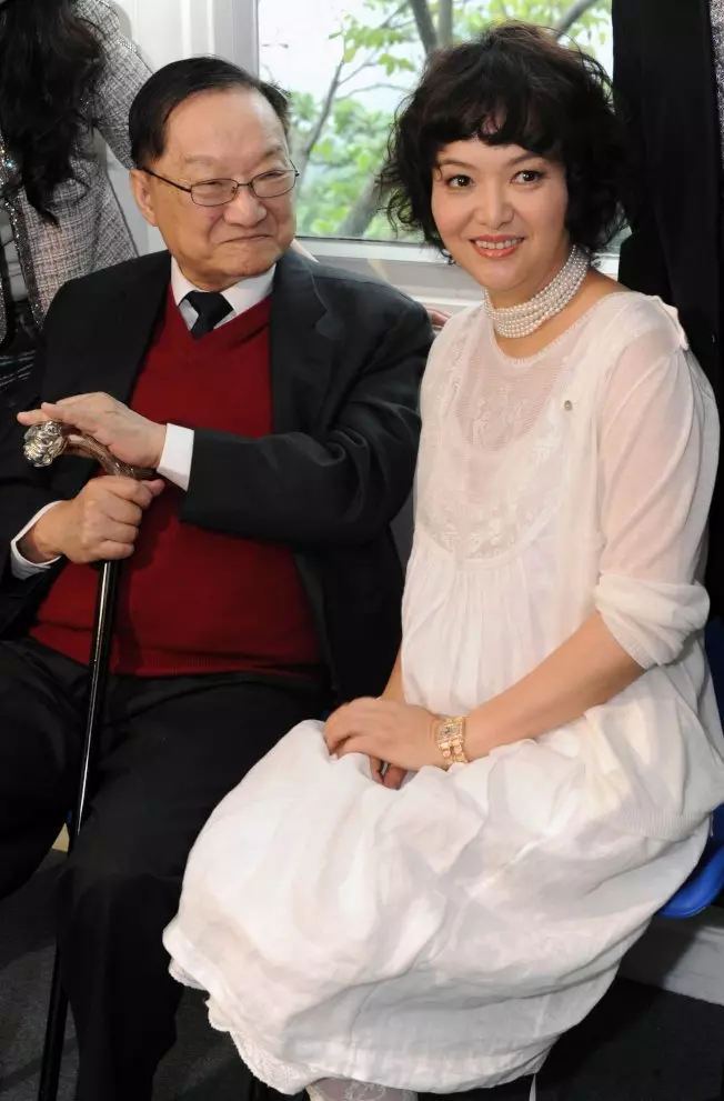 金庸長子自殺 長女失聰 最疼幼女