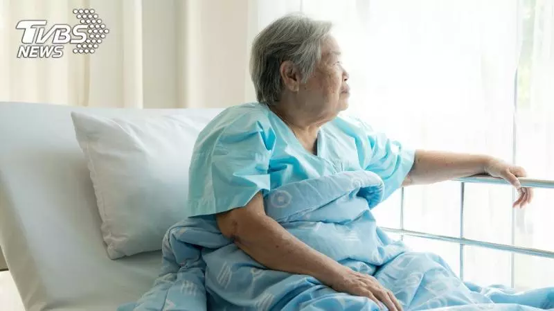 男子棄老母親不顧! 千萬元房產遭判還回去