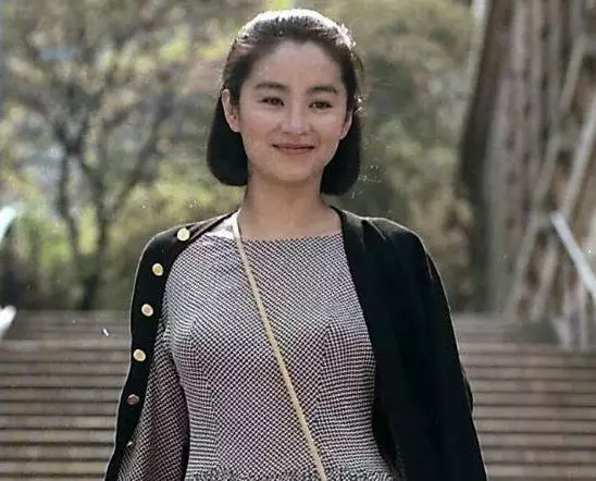 64嵗林青霞與丈夫結束24年婚姻後,小三上位成功?原因竟只有兩個字!