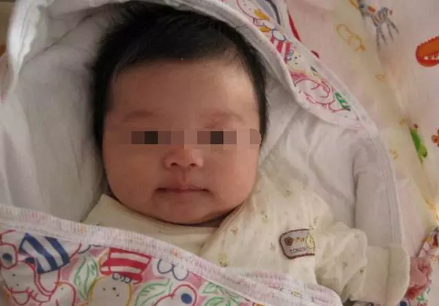 我去照顧妹妹坐月子,半夜聽到房間的聲音,第二天我收拾行李回家