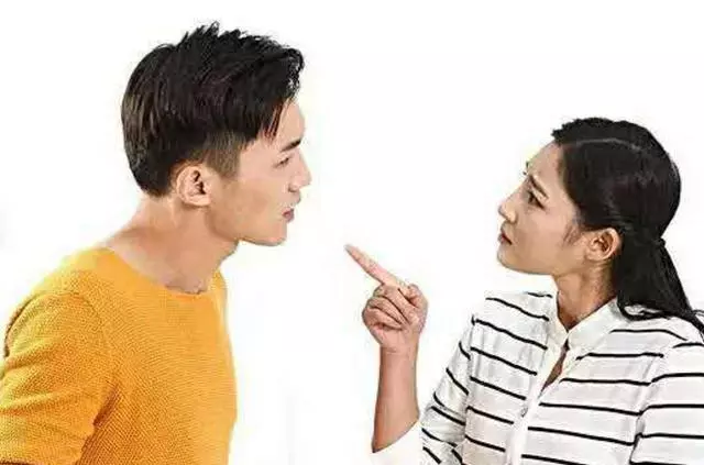 我去照顧妹妹坐月子,半夜聽到房間的聲音,第二天我收拾行李回家