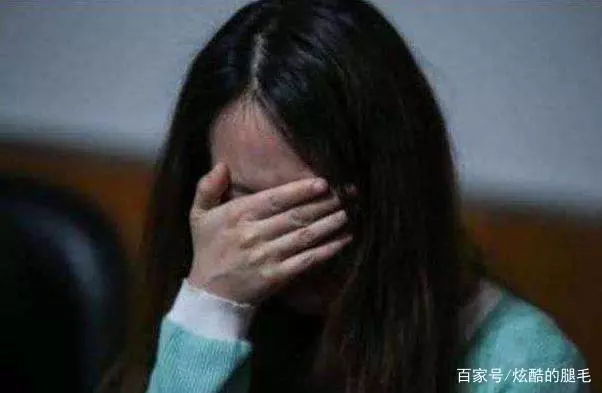 去辦理離婚手續,工作人員一直拍我手,抬頭一看,決定不離了