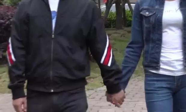 妻子外出兩年未歸,我去探望,見到她抱著的人,我扇自己一耳光