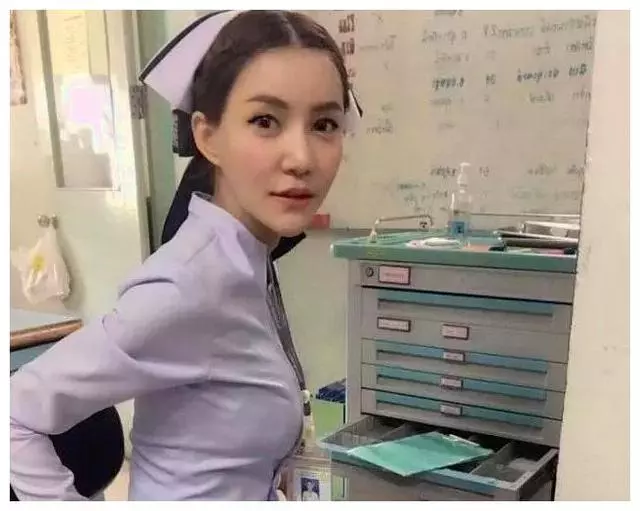 泰國女護士因長相太美被辭退,宅男們稱願為她裝病一年!