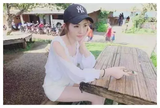 泰國女護士因長相太美被辭退,宅男們稱願為她裝病一年!