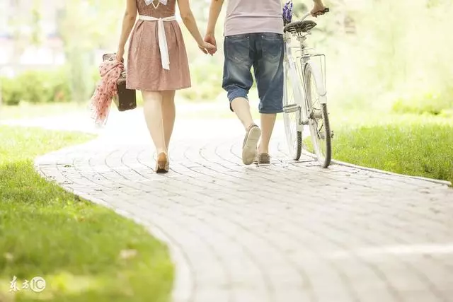 結婚沒1年,老公把我寵成傻瓜,一次旅遊,我決心離婚