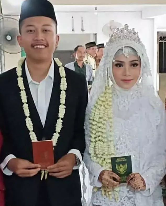 【印尼獅航墜機!】起飛前3分鐘傳自拍給新婚妻!男子自拍恐成遺照!網友:殘酷的告別!