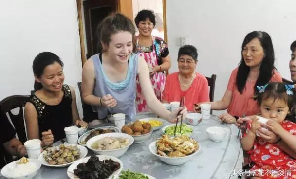 男子成了上門女婿,每個月給母親三千,回家一趟,決定不給了