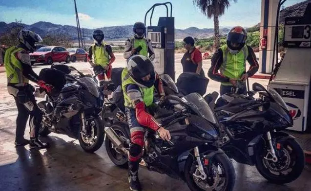 25W起步!寶馬全新雙R摩托車,排量999CC,馬力更強
