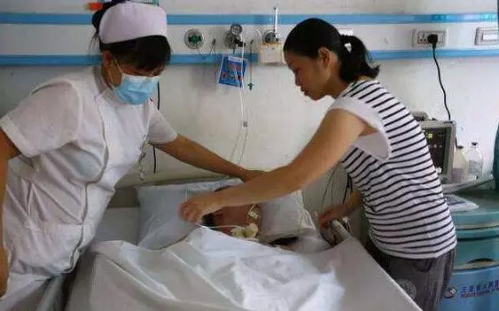 婆婆住院,兒媳一天送十回飯,婆家人阻攔時摸到飯盒,報了警