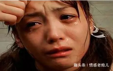 妻子去非洲打工,把兒子委託給妹妹,5年後回家,推開門她傻住