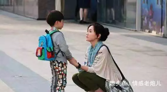 妻子去非洲打工,把兒子委託給妹妹,5年後回家,推開門她傻住