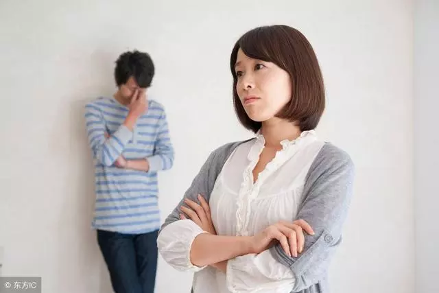 妻子出差5個月,我瞞著妻子,帶女兒去找她,進門後我淚目
