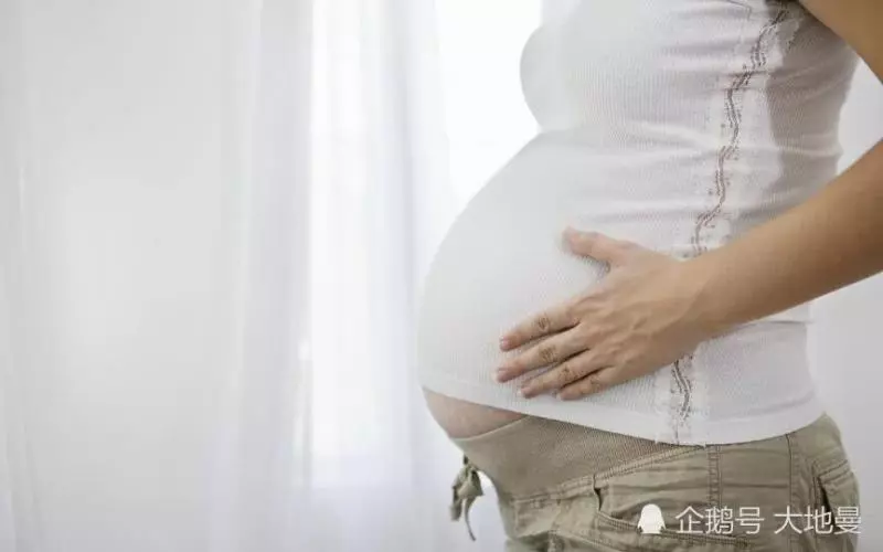 前夫再婚我參加婚禮,他指著我的肚子,我笑出聲,新娘臉色都變了