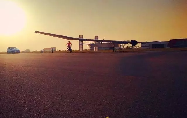 又一款飛機首飛成功,幾乎可以「永不著陸」,俄網友:又落後中國