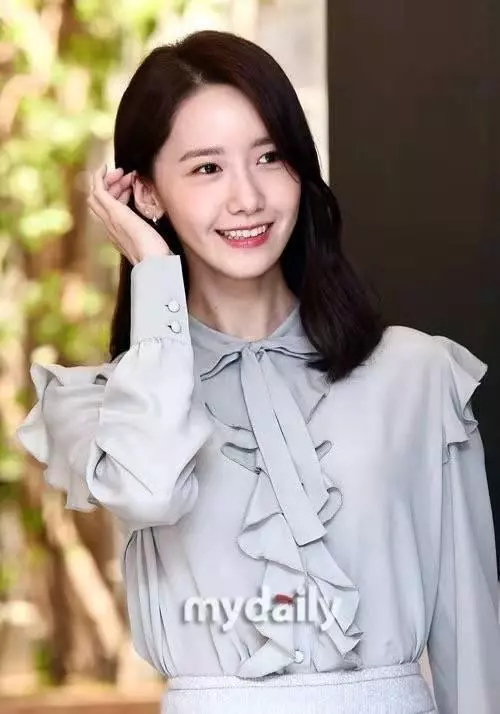 少女時代允兒亮相活動仙氣十足 皮膚白到發光美腿實力吸睛