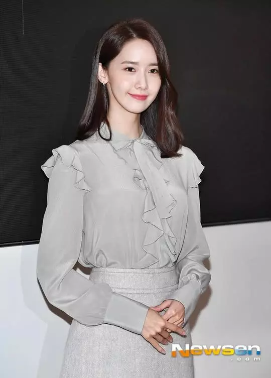 少女時代允兒亮相活動仙氣十足 皮膚白到發光美腿實力吸睛