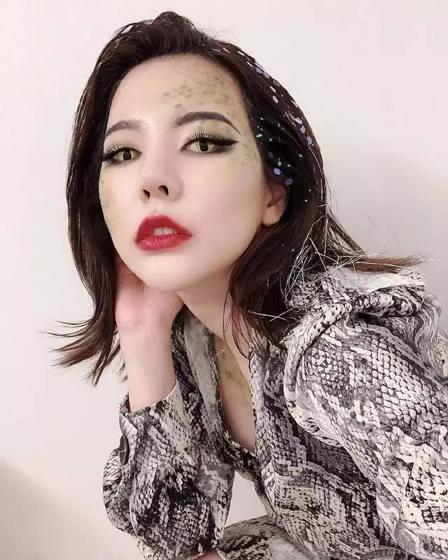 去年為扮鋼鐵俠花光存款的朴燦烈,今年缺席了SM萬聖節派對