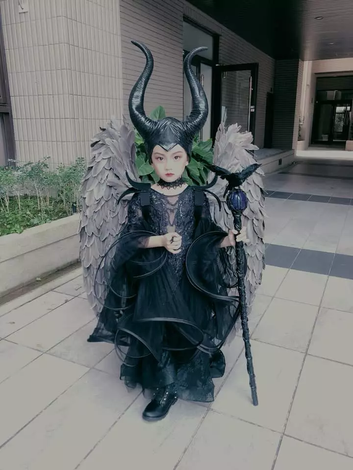 花3千5做出萬聖節最強戰袍 媽媽讓女兒變「黑魔女」同學看呆了
