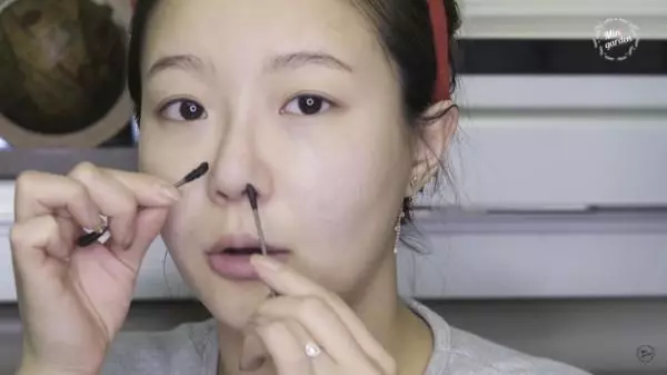 韓國正妹教大家「有效去除黑頭」!省錢又不傷皮膚的秘訣竟是平凡無奇的「凡士林」?!