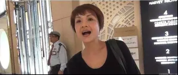 波霸女神葉子楣近照曝光,為胸部投保200萬,如今53歲風采依舊!