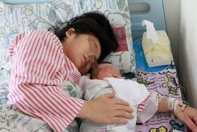 小姑子回娘家坐月子,她讓我送她金項鍊,婆婆說句話,我不嫁了