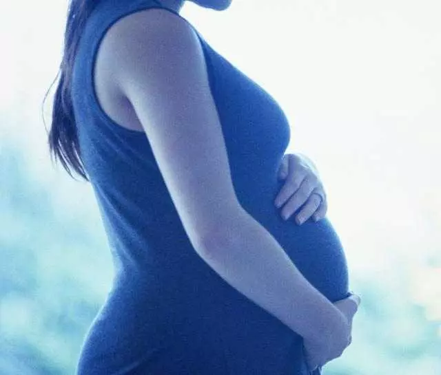 我和大姑子都坐月子,婆婆卻去照顧大姑子,我出月子給她1W感謝費