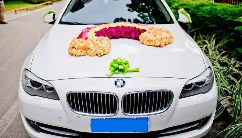 小叔子結婚我送五千紅包,婚禮上看到新娘,我加送了一輛車!
