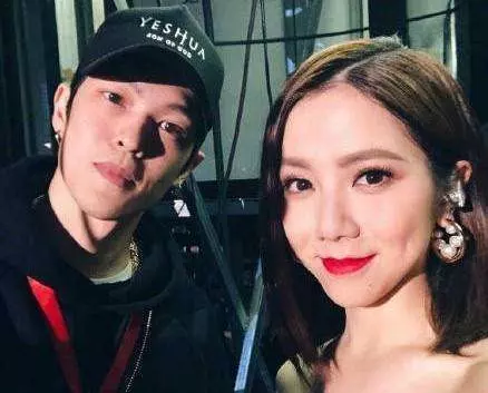 鄧紫棋攜男友現身,富三代男友來頭不小, 外公曾娶關之琳為妻!