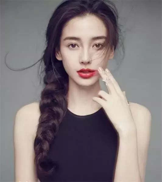 女神Angelababy大崩壞「美腿原圖」超驚人 出道黑暗照曝光...粉絲嚇慘:母湯啊